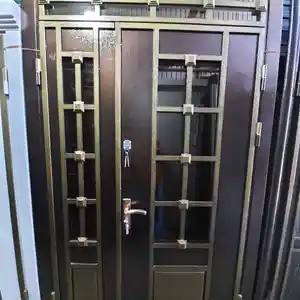 Стеклянная дверь, Душанбе