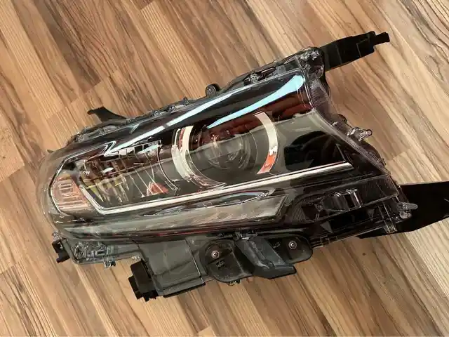 Передняя фара на Toyota Prado, Душанбе