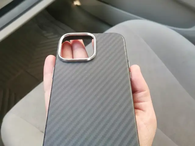Чехол карбон для Apple iPhone 16 Pro max, Душанбе
