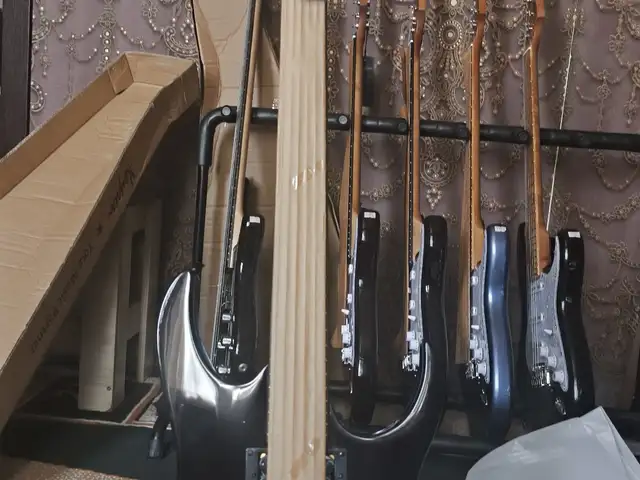 Электрогитара, Душанбе
