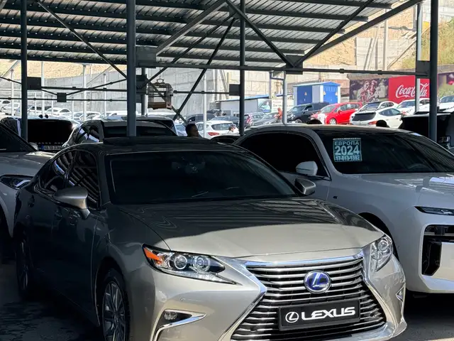 Lexus ES series