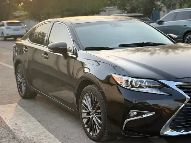 Lexus ES series