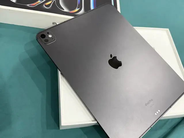 iPad Pro 13inch M4 Silver 256gb, Душанбе