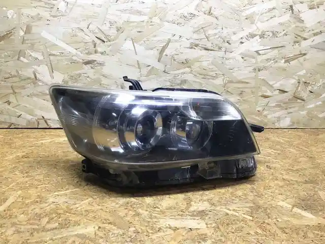 Передняя фара от Toyota Rumion, Душанбе