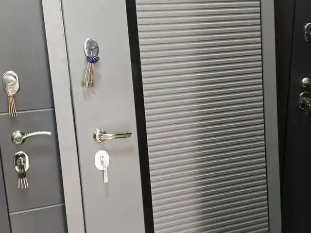 Дверь, Душанбе