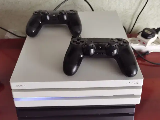 Игровая приставка Sony PlayStation 4 Pro версия 9.00, Худжанд