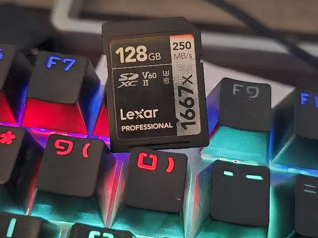 Флешка для видеокамеры Lexar 128gb 250mb секунд, Хуҷанд