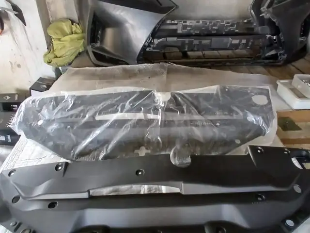 Пластмасса радиатора Lexus is 250 2006 то 2012 год, Душанбе