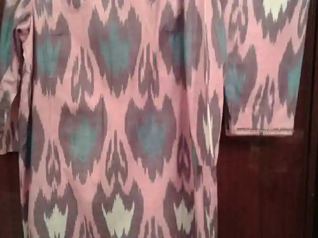 Национальное платье Адрас, Душанбе