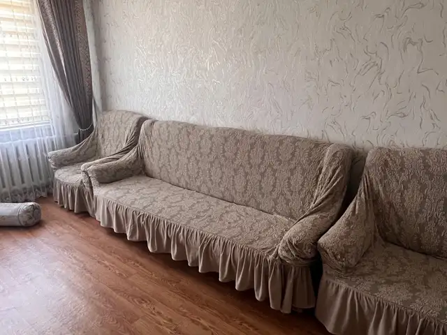 Диван тройка, Душанбе