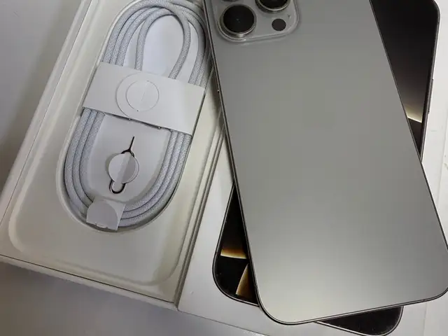 Apple iPhone 16 Pro Max, 256 gb, Natural Titanium, Худжанд
