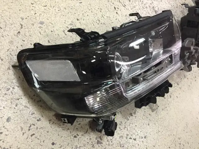 Передние фары на Toyota LC200 2016-2021, Душанбе