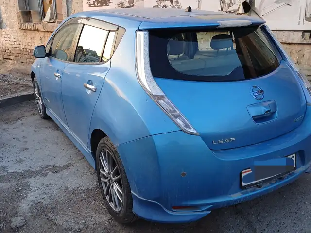 Заднее лобовое стекло от Nissan, Худжанд