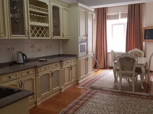 3-комн. квартира, 8 этаж, 121м², улица Истаравшан, Душанбе