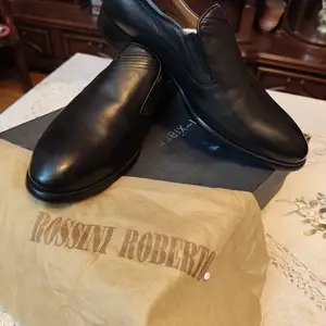 Кожаная обувь Rossini Roberto, Душанбе