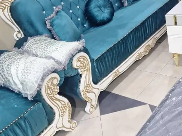 Королевский диван, Душанбе