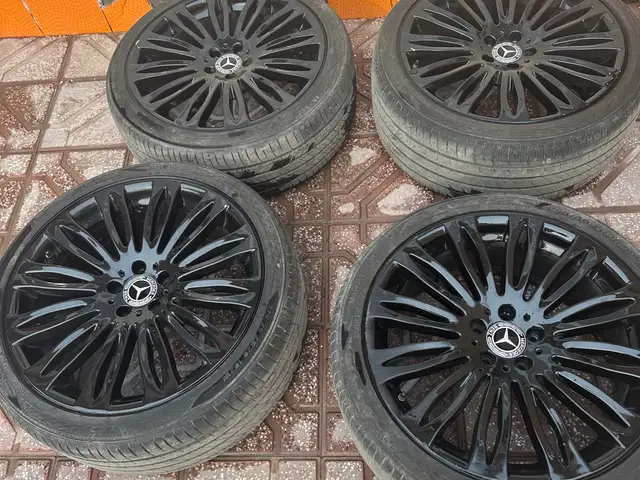 Колесный диск Mercedes-Maybach с шиной Kumho, Канибадам