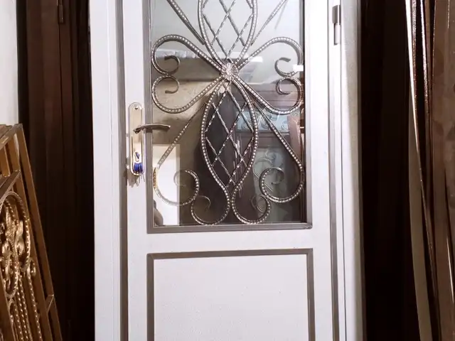 Дархои шишагин, Худжанд