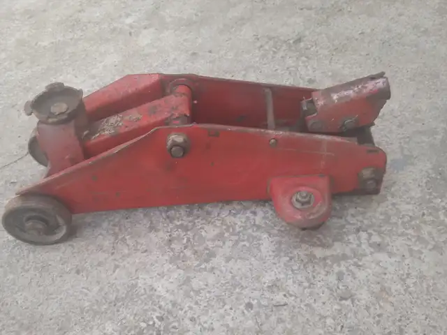 Домкрат, Душанбе