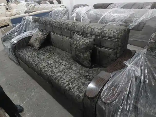 Диван с подушками, Душанбе