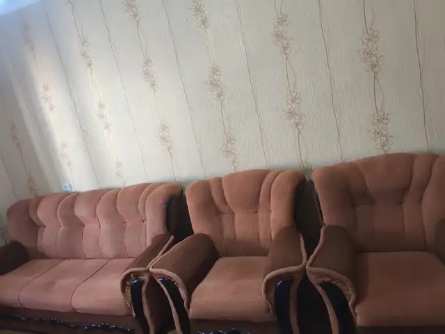 Диван ва кресло, Конибодом