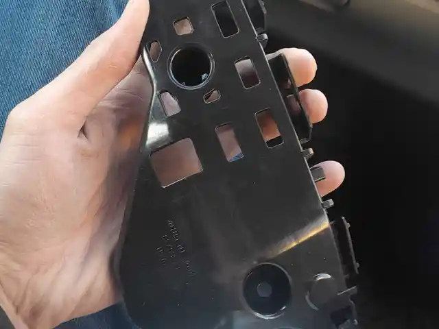 Переднее правое крепление бампера на Toyota Prado 2021, Душанбе