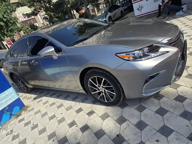Lexus ES series