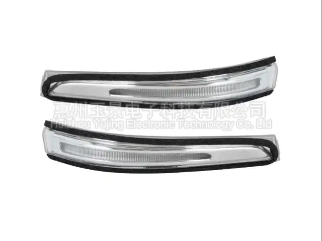 Указатель поворотов боковых зеркал от Hyundai Santafe 2012-2016, Худжанд