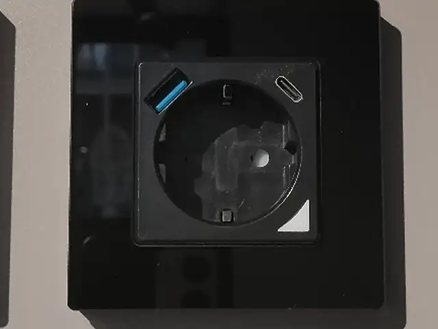 Розетка 220 V с USB и Type C, WiFi, Душанбе