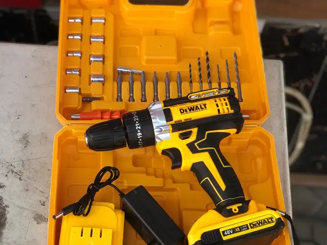 Шуруповёрт Dewalt, Душанбе