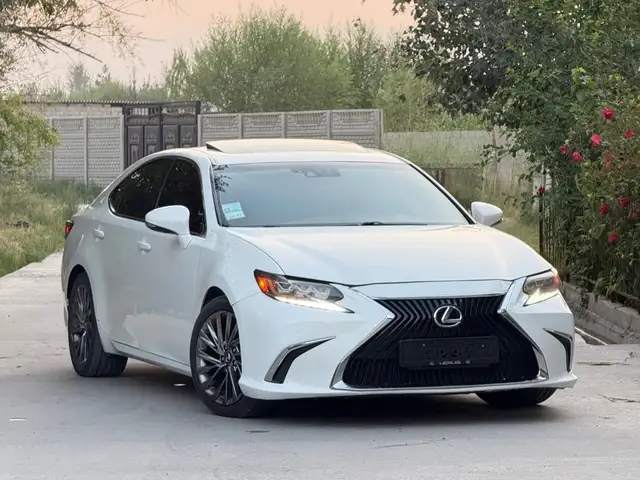 Lexus ES series
