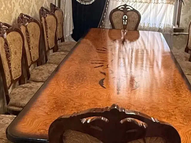Стол и стулья, Спитамен