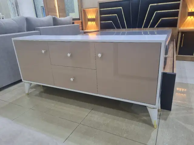 Поставка для телевизор, Хуҷанд