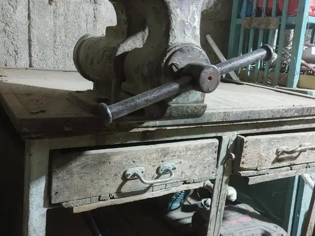 Cлесарные тиски, Худжанд