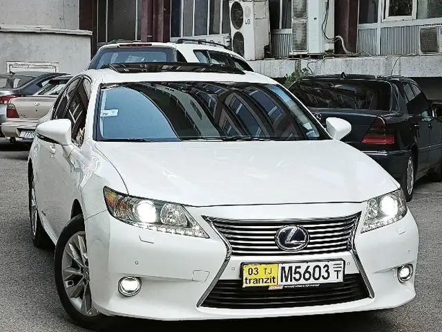 Lexus ES series
