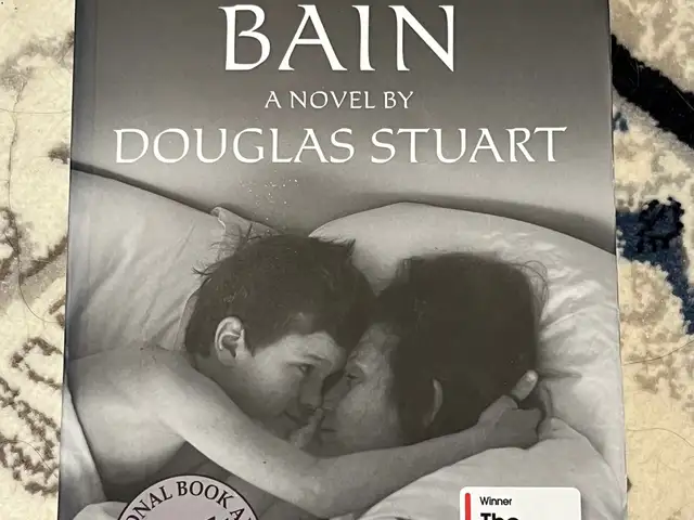 Книга на английском - Shuggie Bain by Douglas Stuart, Худжанд
