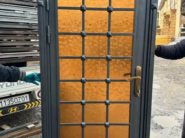 Дархои охани, Душанбе