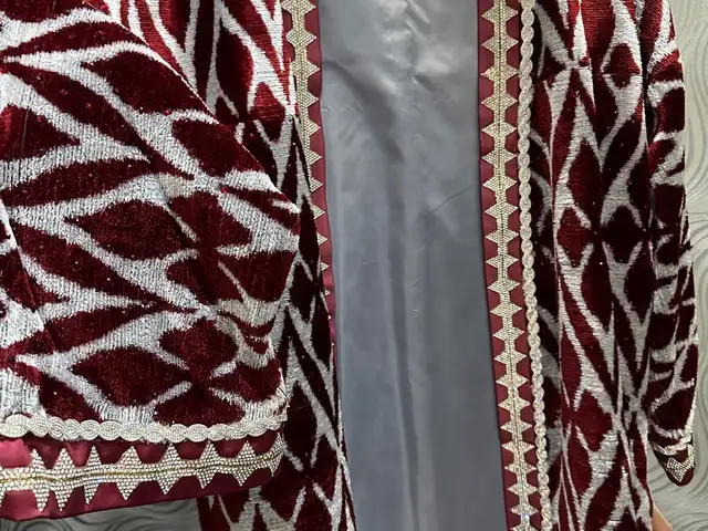Национальный чапан адрас, Хуҷанд