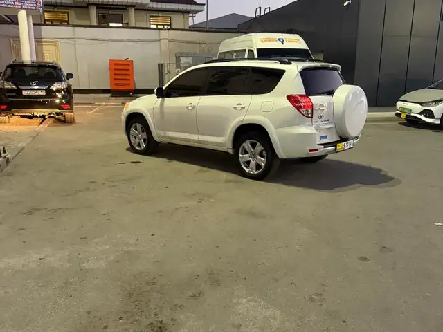 Toyota RAV 4, 2010, Душанбе - 4