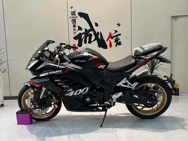 Мотоцикл Suzuki 400, Душанбе