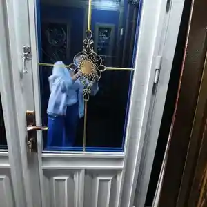 Стеклянная дверь, Душанбе