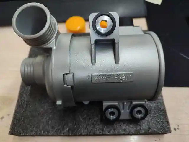 Помпа электронная/Насос водяной электрический для BMW F10 F30, Душанбе
