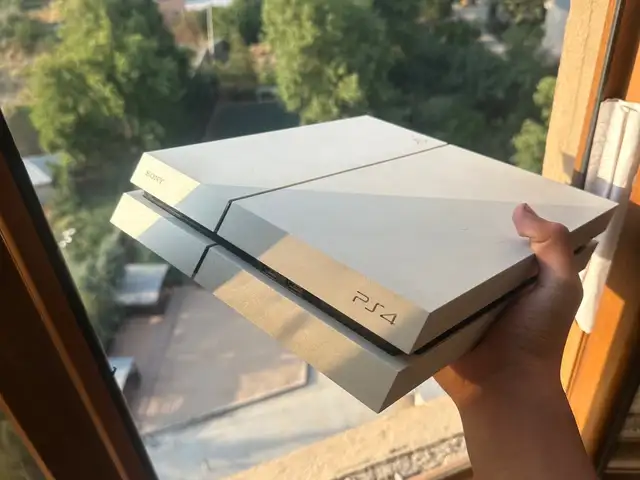 Игровая приставка Sony PlayStation 4, Душанбе