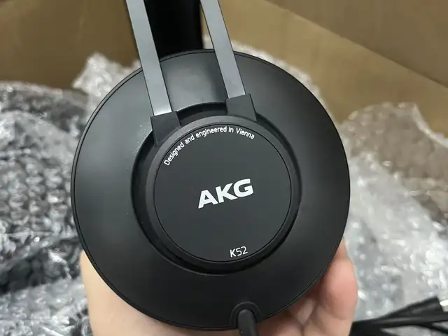 AKG студиний наушник, Худжанд