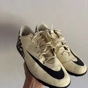 Сороконожки Nike Mercurial, Душанбе