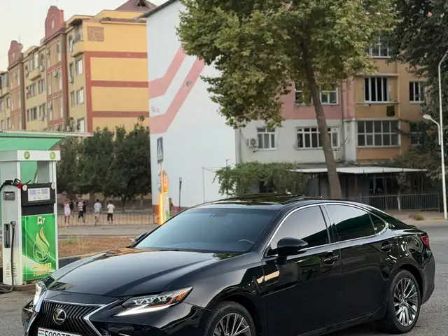 Lexus ES series