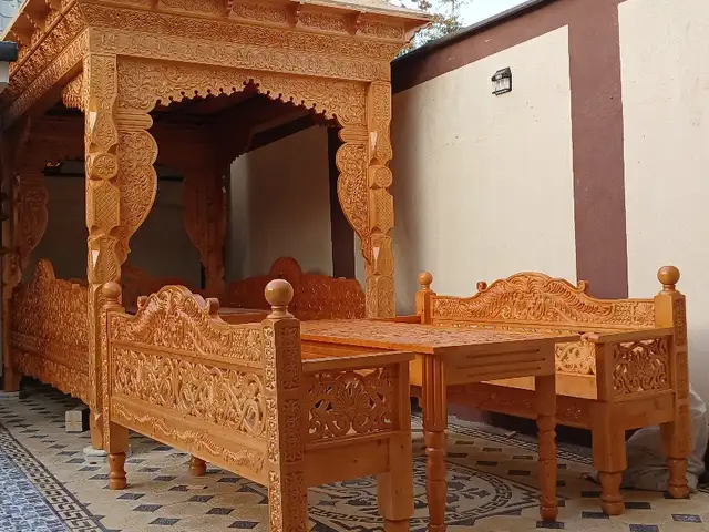 Столь и стулья, Душанбе