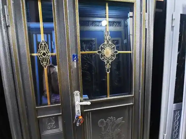 Дверь, Душанбе