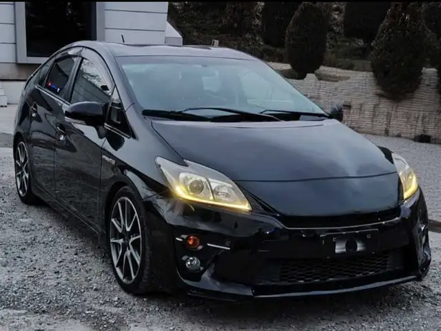 Бампер на Toyota Prius GS, Душанбе