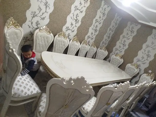Стол со стульями, Хуҷанд